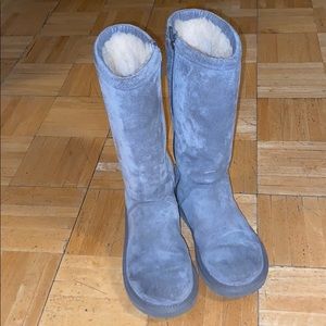 Tall Uggs with zipper on side size 5